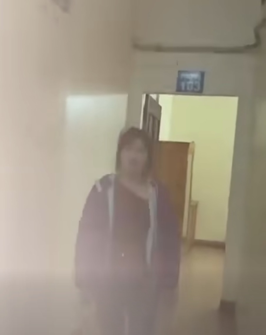 Vjde0 Chồng bắt gặp v-ợ cho chym ăn trong nhà nghỉ